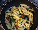 Foto del paso 2 de la receta: Penne rigate con salsa de rúcula y tomates cherry