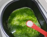 Hình bước làm 3 của món Xôi lá dứa