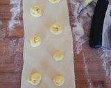 Foto del passaggio 10 della ricetta Ravioli bicolore con i cuoricini, alla crema di formaggio 🌷