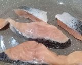 Foto langkah ke 1 dari resep Salmon Honey Teriyaki.