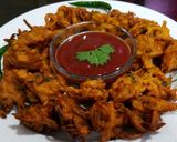 कुरकुरे प्याज़ के पकोडे (kurkure pyaz ke pakode recipe in Hindi) रेसिपी चरण 12 फोटो