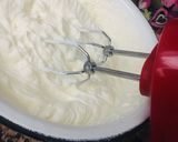 Foto del paso 2 de la receta: PIONONO CON MUCHA CREMA CHANTILLY, FRUTILLAS Y ARANDANOS🫔🍓🫐🫔🫐🍓🫔🍓🫐