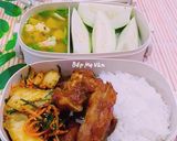 Hình bước làm 3 của món Hộp Cơm Vui Vẻ 7:(Sườn non nướng kèm kim chi,canh bí...)
