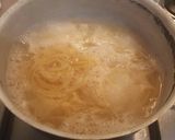 Foto langkah ke 1 dari resep Pasta dan Udang Dengan Saus Bawang Putih.
