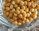 A picture of step 1 of Sattu Banana Drink.