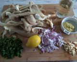 A picture of step 1 of Oyster Mushrooms with Mustard Sauce.