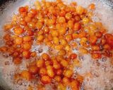 Hình bước làm 2 của món Mứt chùm ruột