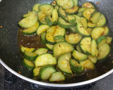 जुकिनी की सब्जी (zucchini ki sabzi recipe in Hindi) रेसिपी चरण 3 फोटो
