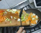 Foto del paso 3 de la receta: Verduras multicolor con pollo y pasta . Fácil y rapidísimo