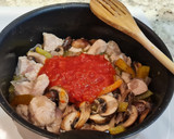 Foto del paso 4 de la receta: Guiso de solomillo de pavo con champiñones y pimientos