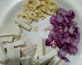 Foto langkah ke 1 dari resep Oseng tahu kecap.
