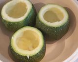 Une image de l'étape 2 de Courgettes rondes farcies à la ricotta et aux champignons.