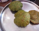 A picture of step 4 of Green Palak Puri.