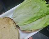 Foto del paso 5 de la receta: Sándwich con muchos vegetales y pollo🥙🥯🧅🍆🍗🥪