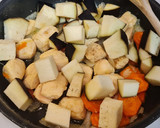 Foto del paso 3 de la receta: Salteado de pollo con calabacín, berenjena y zanahorias al curry