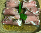 Foto del paso 4 de la receta: Rollos de lomo con mozzarella