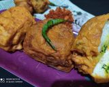 नाशिकचा प्रसिद्ध पाव वडा (pav vada recipe in marathi) रेसिपी स्टेप 10 फोटो 