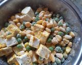 A picture of step 4 of Schezwan matar paneer corn masala.