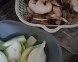 Foto langkah ke 1 dari resep Ayam tumis jamur hioko daun wangsui.