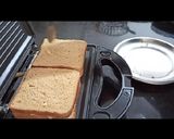 A picture of step 3 of Paneer cheese grilled sandwich.