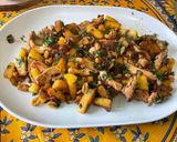 Une image de l'étape 15 de Poulet à l’ananas, oignon rouge, coriandre et cacahuètes.