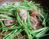 Hình bước làm 2 của món Lòng cá hú xào rau muống