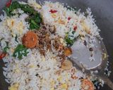 Foto langkah ke 5 dari resep Nasi Goreng Rumahan Simple & Enak 🍳🔥 @jesslyn Orlane.