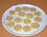 A picture of step 5 of Dairy-free Tropical oats cookies.