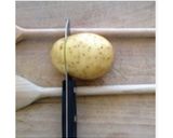 A picture of step 2 of Herbal Hasselback potatoes.