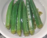 รูปขั้นตอนการทำที่ 2 ของ ยำกระเจี๊ยบ ถั่วพู อกไก่ ใส่ตุ๊บตั๊บ
