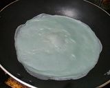 Foto langkah ke 5 dari resep Dadar Gulung Bunga Telang.
