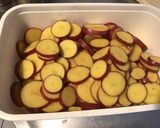 Une image de l'étape 2 de Pommes de terre roseval rôties aux épices, ail, échalotes et origan.