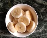A picture of step 1 of Mango banana smoothie.