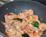 Foto langkah ke 2 dari resep Udang Saus Tomat.