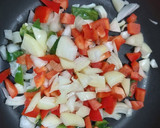 Foto del paso 1 de la receta: Calabaza salteada con verduras, lomo adobado y rulo de cabra