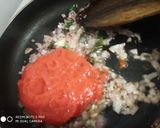 A picture of step 5 of Bendekai gojju.