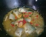 Foto langkah ke 5 dari resep Ikan Bandeng kuah kuning (asam pedas).