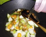 Foto langkah ke 2 dari resep Sup waluh jahe.