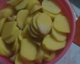 Foto langkah ke 1 dari resep Perkedel Sosis (persatuan kentang dan telur).
