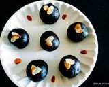 A picture of step 5 of Rich in antioxidant dark chocolate walnut dry fruits crispy ball.
