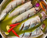 Hình bước làm 3 của món Cá nục kho nước mía