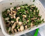 Une image de l'étape 5 de Champignons de Paris bruns sautés à la coriandre.