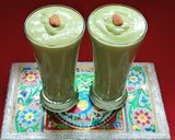 A picture of step 3 of Avocado Banana and Nuts Smoothie.
