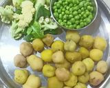 आइए बनाए एकदम हलवाई के जैसी आलू गोभी और मटर की चटाकेदार सब्जी रेसिपी चरण 1 फोटो