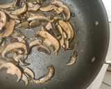 A picture of step 2 of Stir fry beef noodles.