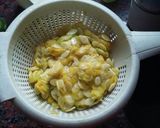 Foto del paso 3 de la receta: Tarta de zapallitos soufflé y ricota vegetal