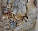 Foto langkah ke 1 dari resep Udang Masak Kari.