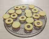 Foto del paso 4 de la receta: Galletas rellenas de mermelada y dulce de leche