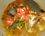 Foto langkah ke 4 dari resep Tongkol Woku Kemangi.