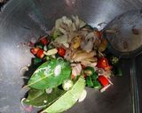 Foto langkah ke 2 dari resep Asam-asam daging.